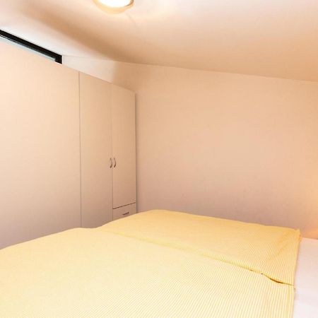 1 Bedroom Cozy Apartment In Jadranovo Dış mekan fotoğraf