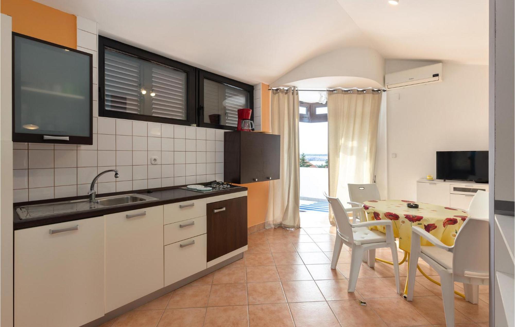 1 Bedroom Cozy Apartment In Jadranovo Dış mekan fotoğraf