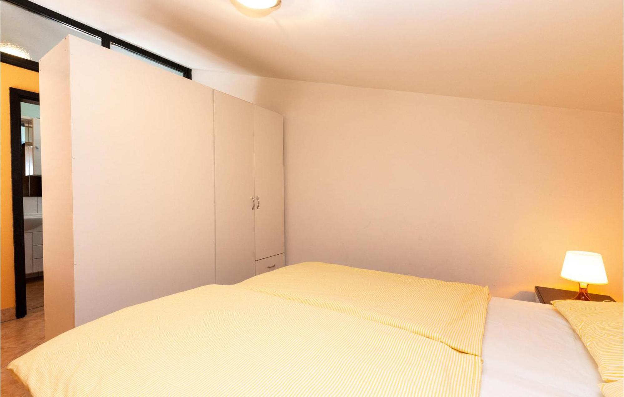 1 Bedroom Cozy Apartment In Jadranovo Dış mekan fotoğraf