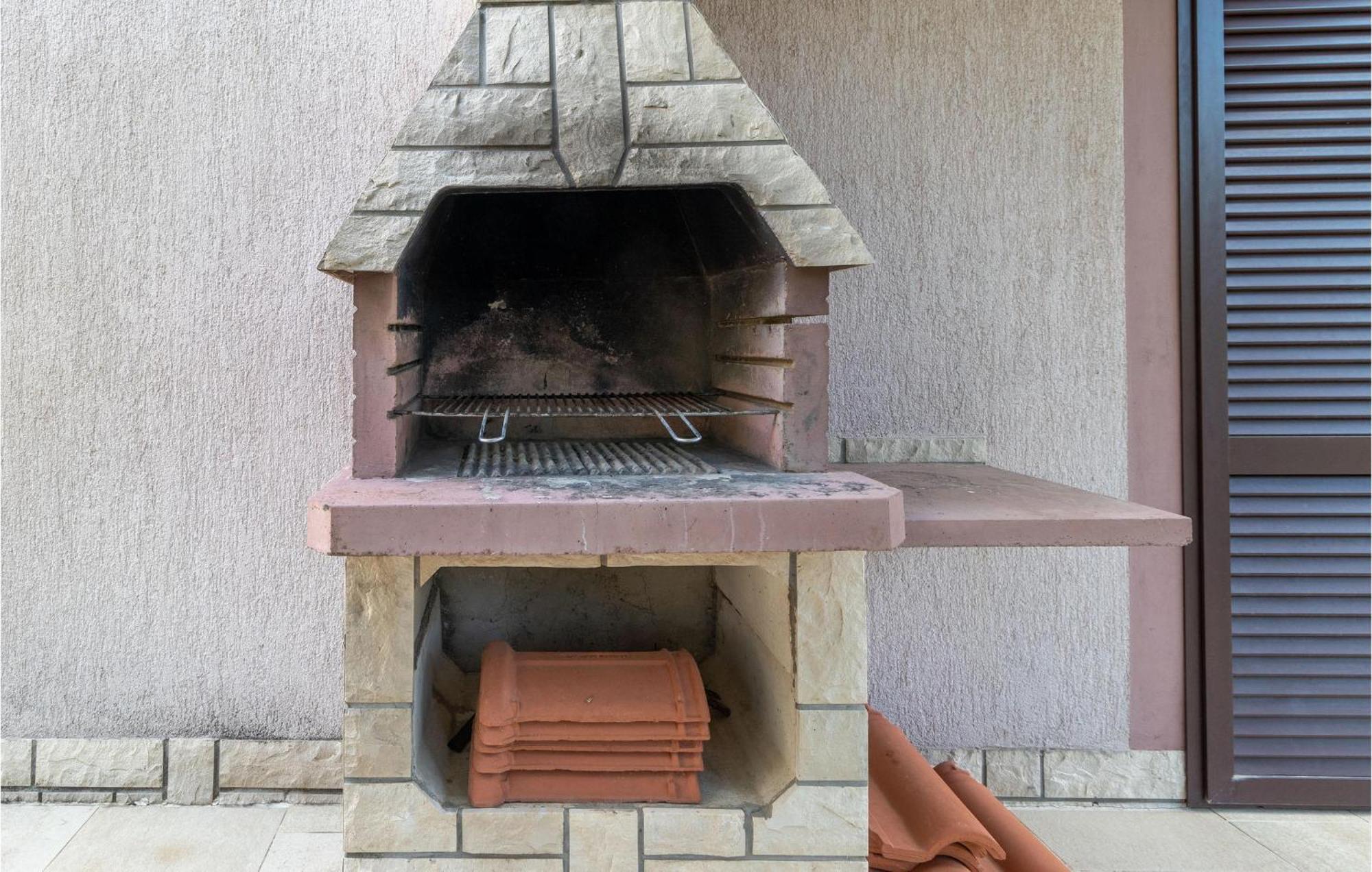 1 Bedroom Cozy Apartment In Jadranovo Dış mekan fotoğraf