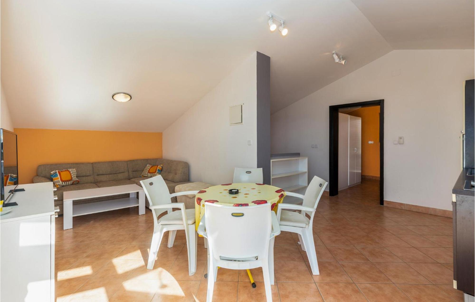 1 Bedroom Cozy Apartment In Jadranovo Dış mekan fotoğraf