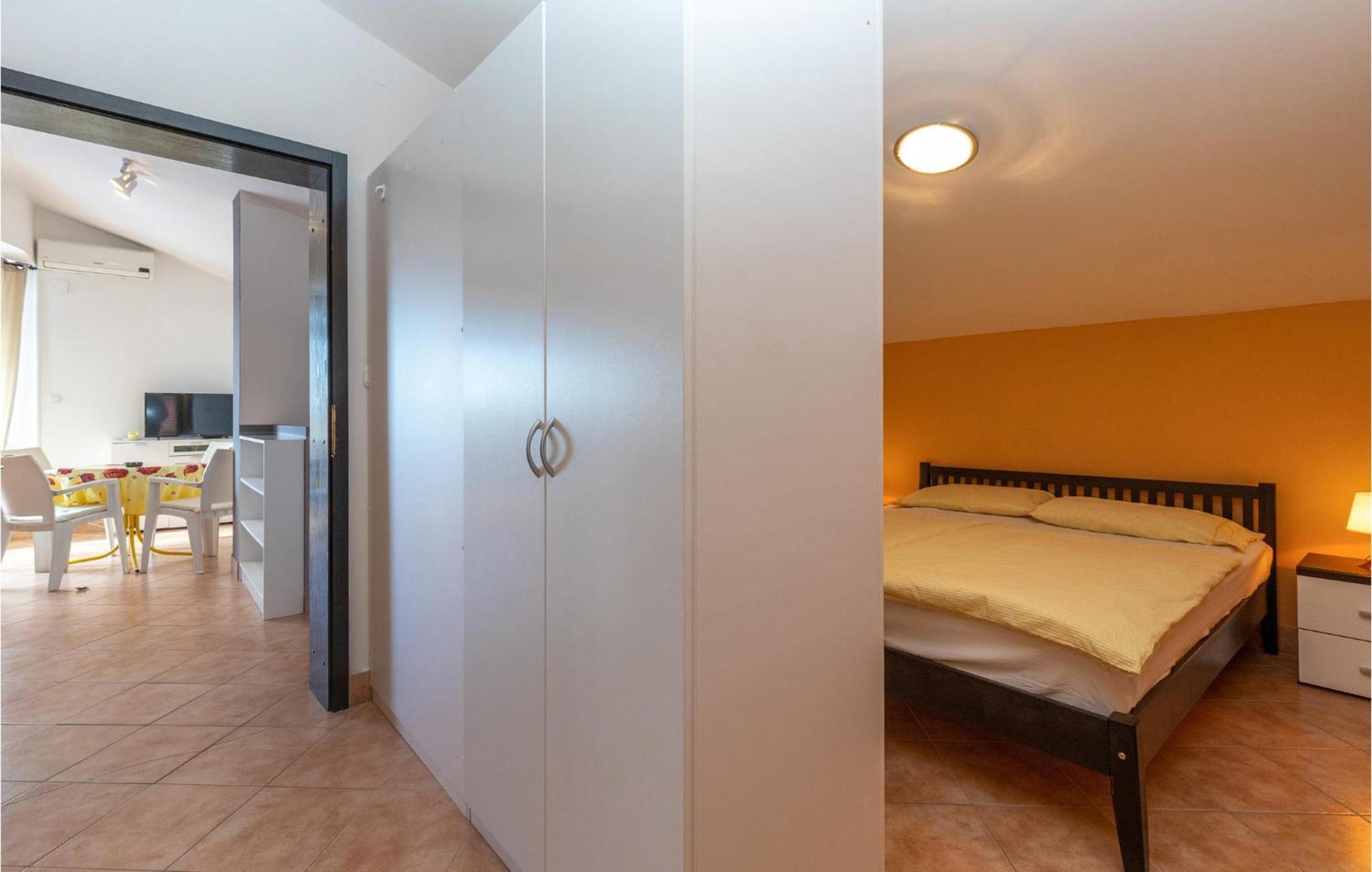 1 Bedroom Cozy Apartment In Jadranovo Dış mekan fotoğraf