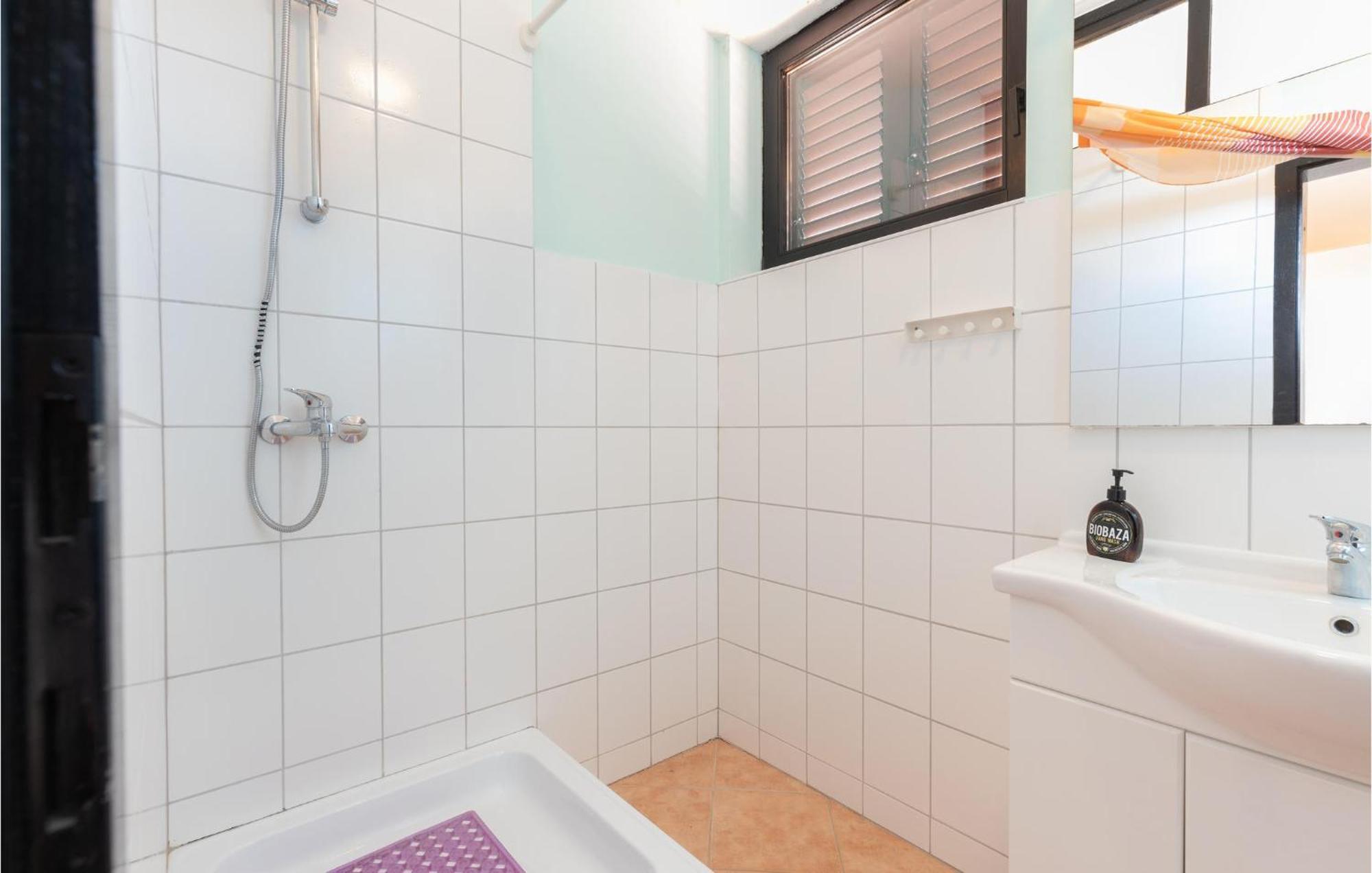 1 Bedroom Cozy Apartment In Jadranovo Dış mekan fotoğraf