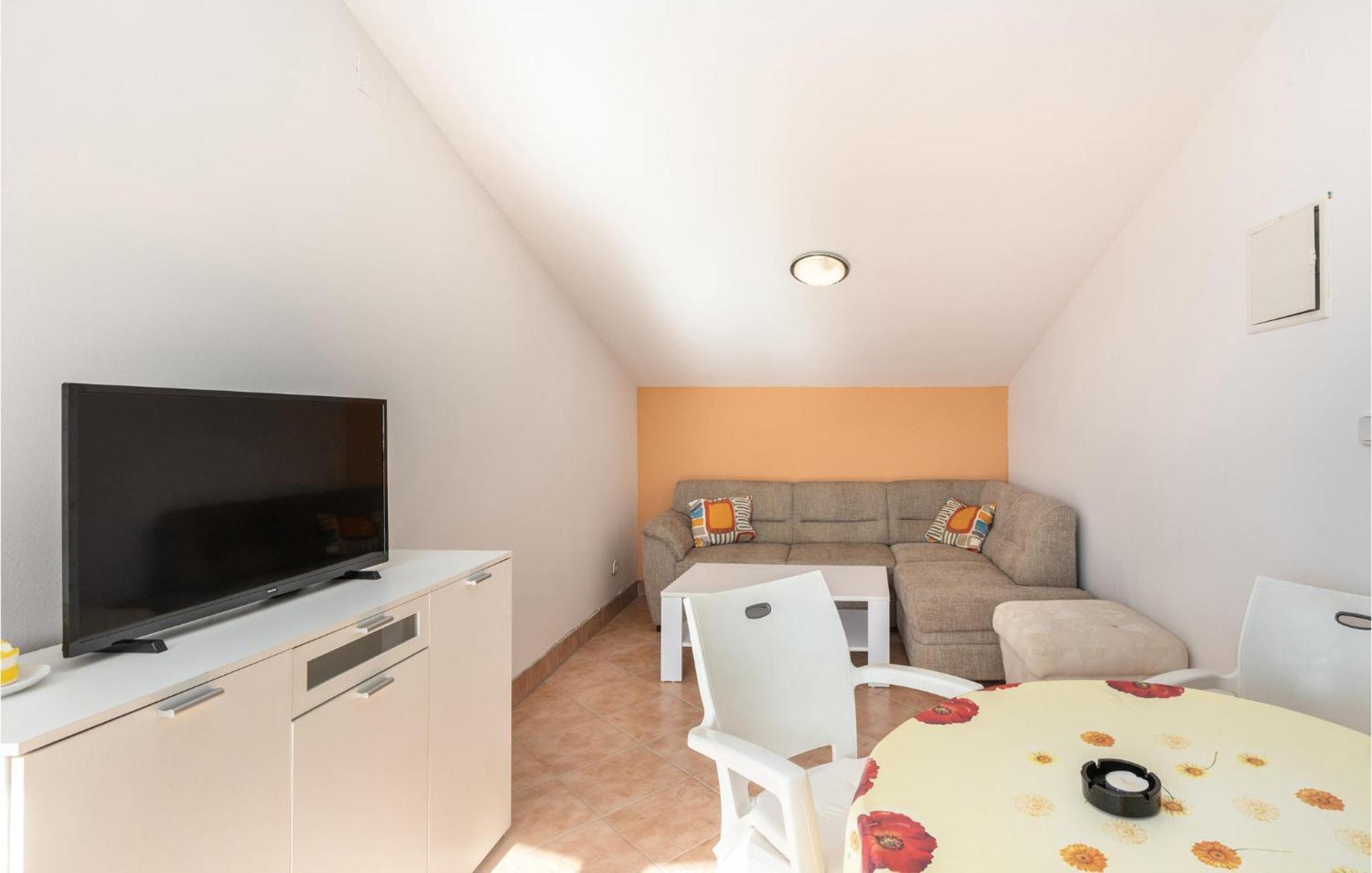 1 Bedroom Cozy Apartment In Jadranovo Dış mekan fotoğraf